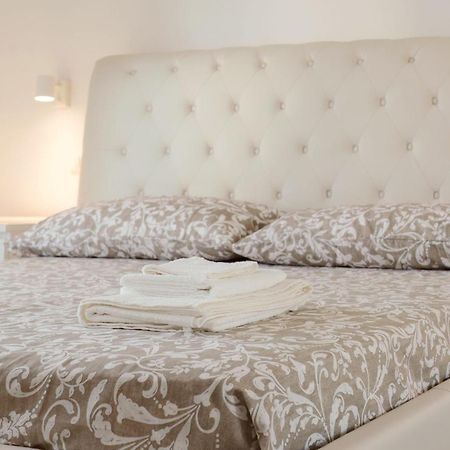 Pau Suite Home Fiumicino Esterno foto