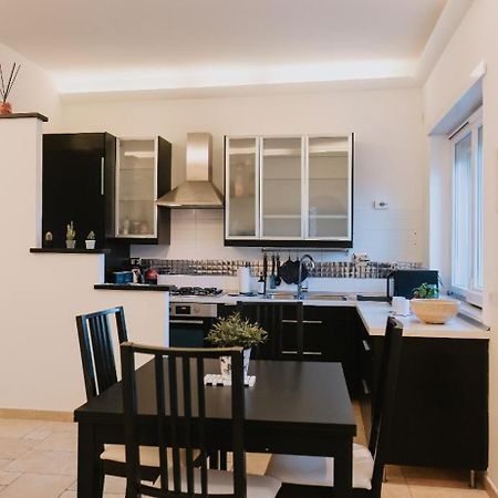 Pau Suite Home Fiumicino Esterno foto